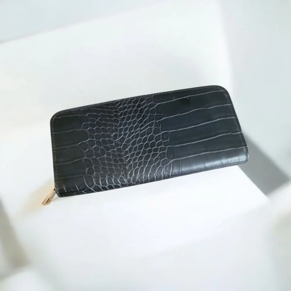 Black Crocodile-Embossed Women's Wallet